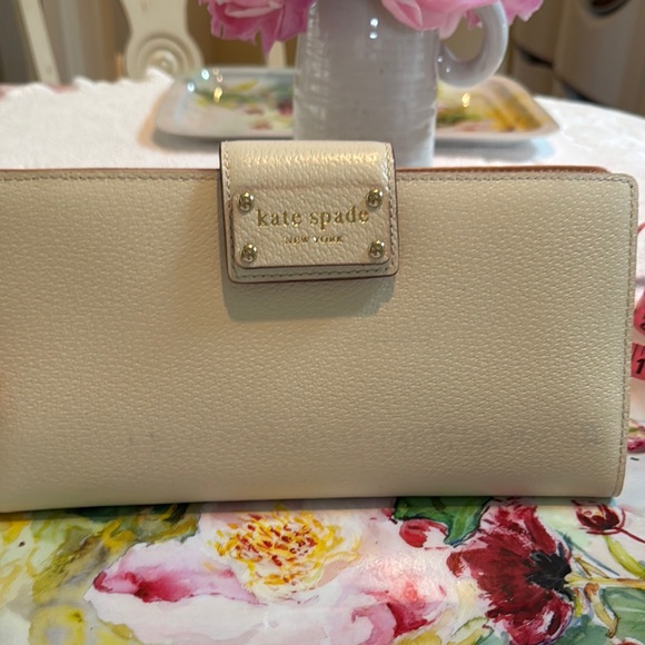 kate spade Handbags - Kate Spade Cream travel wallet